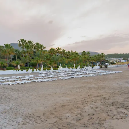 Club Tropical Ξενοδοχείο 4*
